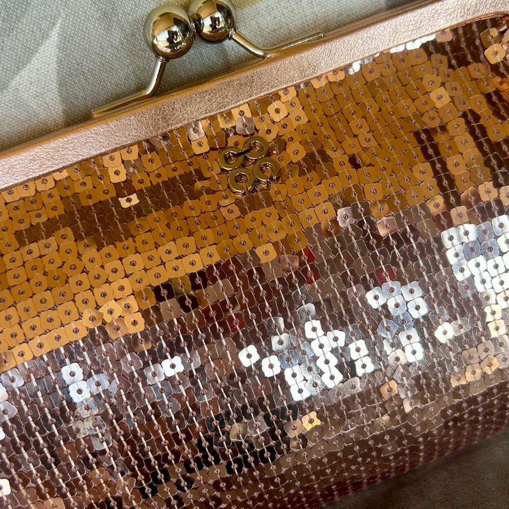 COACH NWOT Limited  Edition Iridescent Sequins rose gold kiss lock - Picture 2 of 7